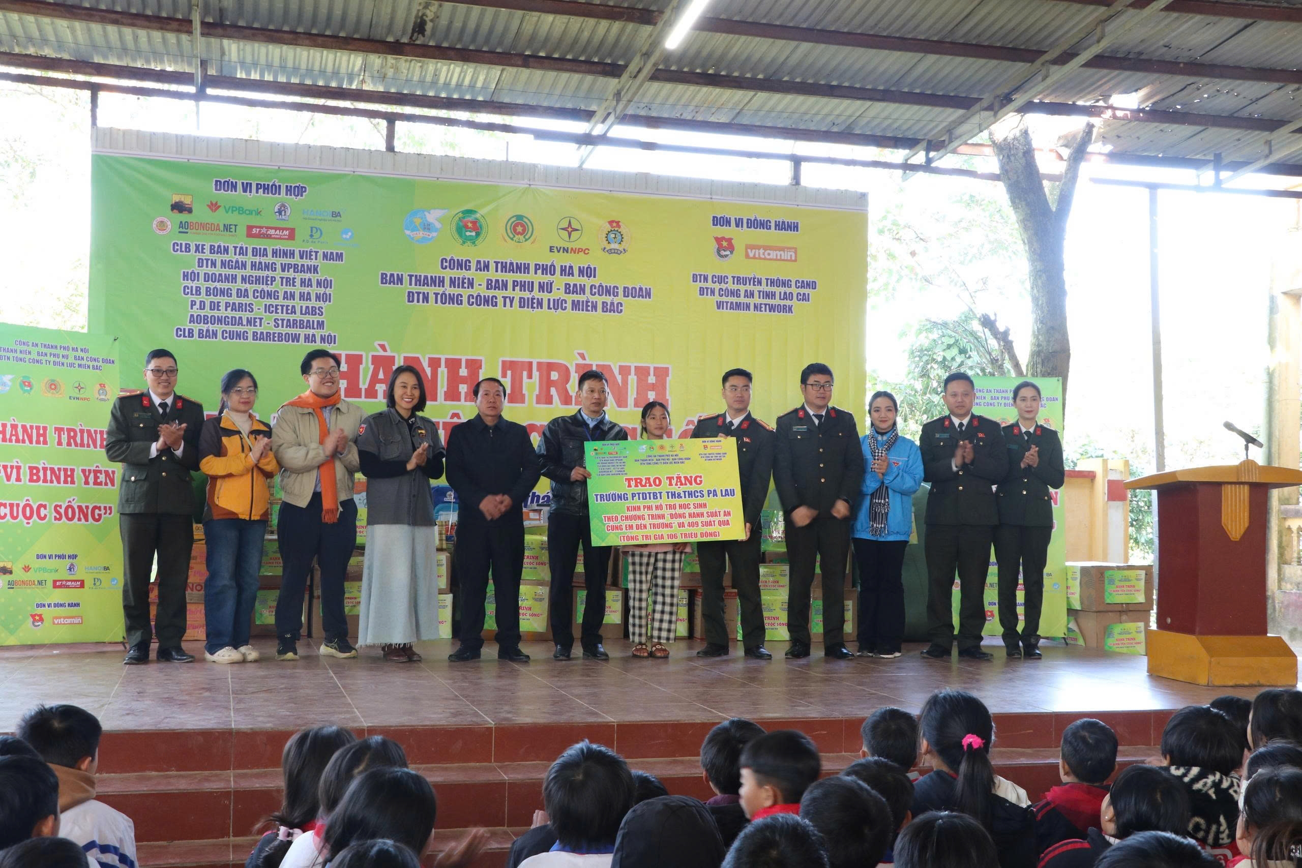 Tuổi trẻ EVNNPC và Công an Thủ đô mang “Hành trình nghĩa tình” đến vùng cao Lào Cai