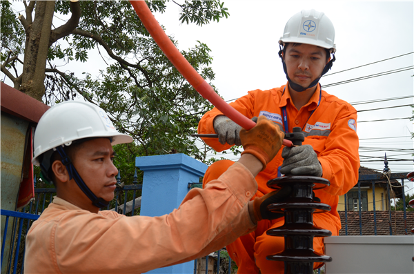 EVNHANOI phát động và triển khai Tháng hành động về an toàn vệ sinh lao động và Tháng Công nhân năm 2024.