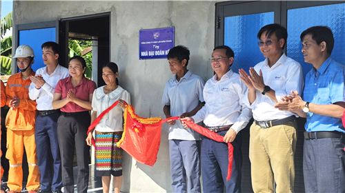 Khánh thành và bàn giao nhà đại đoàn kết do EVNCPC hỗ trợ 