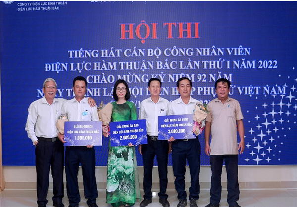 Liên hoan tiếng hát hướng về Ngày Phụ nữ Việt Nam 20/10