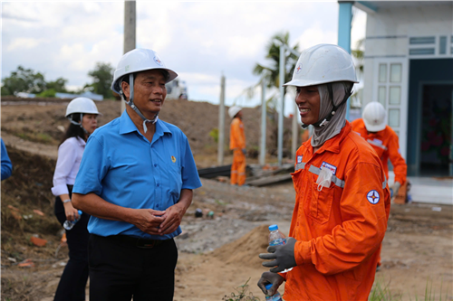 Công đoàn Tổng công ty Điện lực miền Nam đồng hành cùng chuyên môn, thi đua hoàn thành đóng điện các công trình trọng điểm.