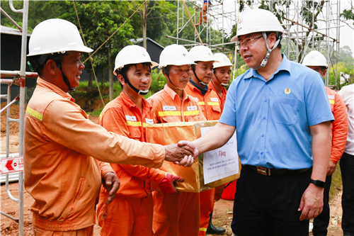 Công đoàn ĐLVN: Đồng hành tiếp sức lực lượng thi công đường dây 500kV Lào Cai – Vĩnh Yên