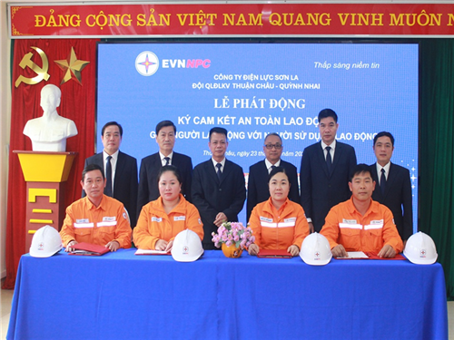 Công ty Điện lực Sơn La ký cam kết an toàn lao động năm 2026