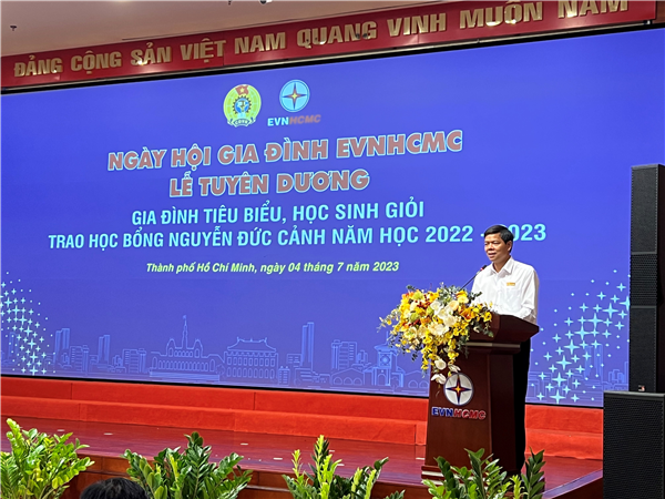 EVNHCMC: Tuyên dương, khen thưởng con em người lao động và gia đình tiêu biểu