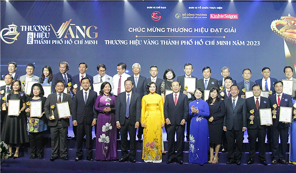 EVNHCMC lần thứ 2 đạt giải Thương hiệu Vàng TPHCM