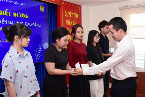 Công đoàn Công ty Thủy điện Ialy tổ chức gặp mặt các cháu trúng tuyển đại học, cao đẳng năm 2026