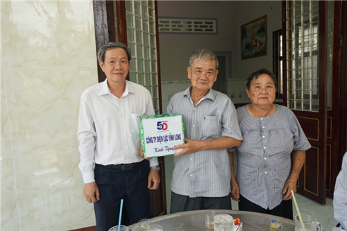 Gắn biển, bàn giao 15 căn nhà Đại đoàn kết ở Vĩnh Long
