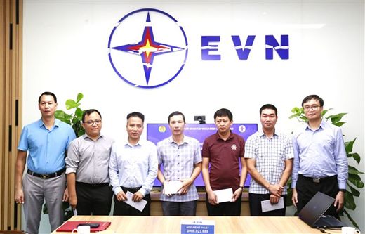 Công đoàn Cơ quan EVN trao quà hỗ trợ con CBCNV có hoàn cảnh đặc biệt nhân dịp năm học mới