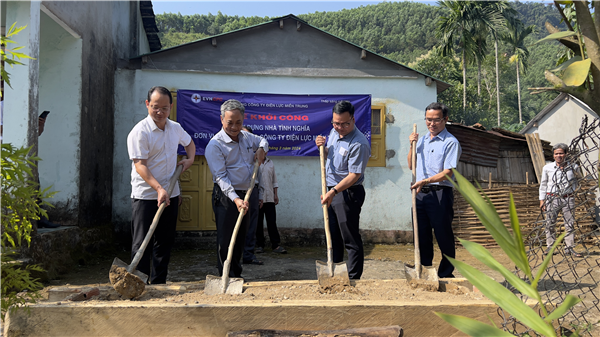 PC Quảng Ngãi: Thực hiện Lễ khởi công và bàn giao kinh phí hỗ trợ xây dựng nhà tình nghĩa năm 2024