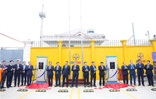 EVNHANOI khánh thành mô hình trạm sạc năng lượng xanh: Tiên phong chuyển dịch năng lượng