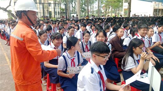 Nâng cao kiến thức tiết kiệm điện trong học đường