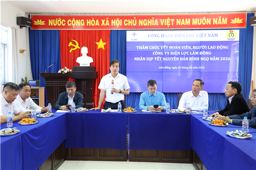Công đoàn Điện lực Việt Nam mang Tết yêu thương đến người lao động Công ty Điện lực Lâm Đồng