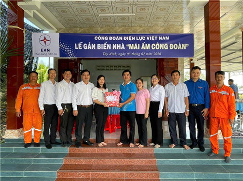 CÔNG ĐOÀN ĐIỆN LỰC VIỆT NAM HIỆN THỰC HÓA ƯỚC MƠ “AN CƯ” CHO ĐOÀN VIÊN KHÓ KHĂN