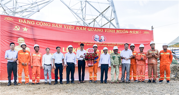 Kết nạp Đảng viên mới trên Công trường thi công đường dây 500kV Quảng Trạch - Phố Nối 