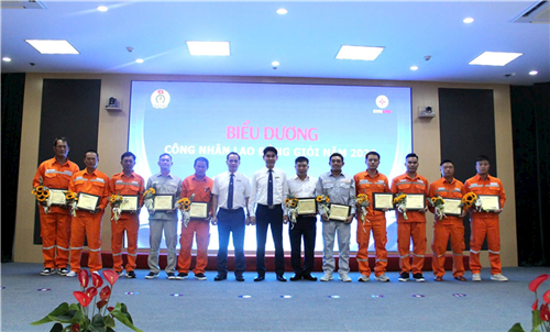 Những người thợ điện KHPC được EVNCPC vinh danh tại Lễ tuyên dương công nhân lao động giỏi năm 2026