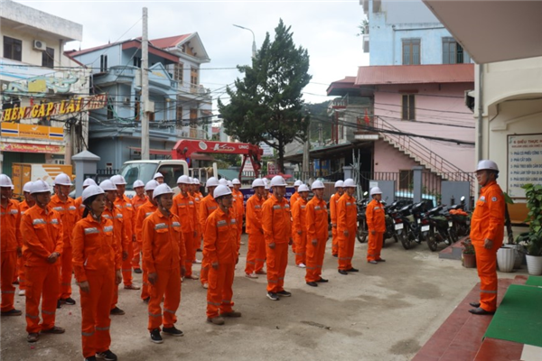 Công ty Điện lực Cao Bằng tổ chức diễn tập 4 trong 1 nhằm chủ động ứng phó, khắc phục hậu quả thiên tai