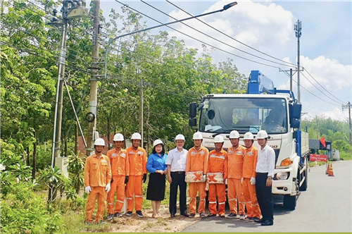 THĂM HỎI NHÂN THÁNG CÔNG NHÂN 2025: QUAN TÂM, KHÍCH LỆ NGƯỜI LAO ĐỘNG
