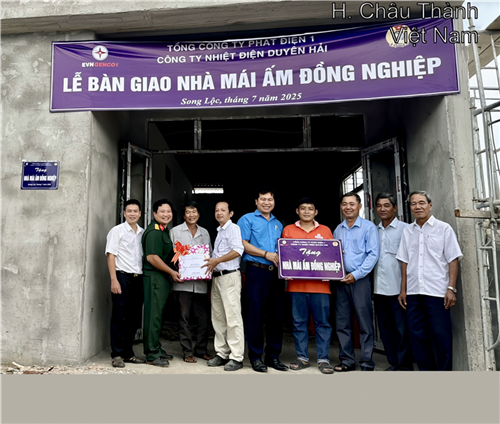 Công ty Nhiệt điện Duyên Hải bàn giao 2 căn nhà Mái ấm đồng nghiệp 