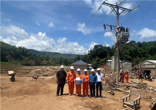 Công đoàn Công ty Điện lực Sơn La thăm hỏi, động viên CBCNV khắc phục hậu quả mưa lũ 