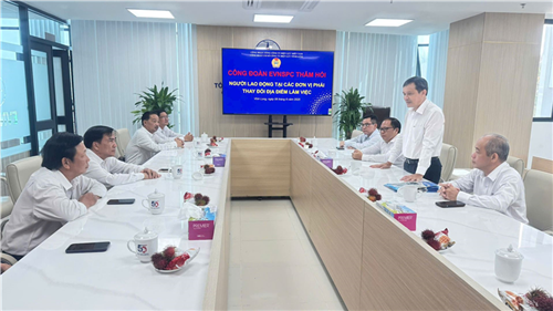 Công đoàn EVNSPC thăm hỏi đơn vị có người lao động  thay đổi địa điểm làm việc tại Công ty Điện lực Vĩnh Long