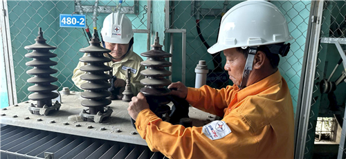 KHPC khẩn trương huy động tổng lực khôi phục cấp điện sau đợt lũ lịch sử tại Khánh Hòa