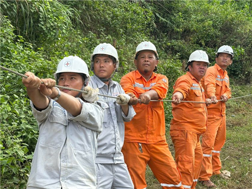 KHPC quyết tâm đóng điện trong 1 ngày, khôi phục tuyến 471-F6C tại Tây Khánh Vĩnh sau mưa lũ lịch sử