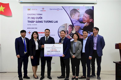 EVNHANOI trao tặng “71 nụ cười thắp sáng tương lai”