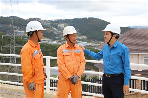 Công đoàn EVNSPC chăm lo Tết Nguyên đán cho người lao động