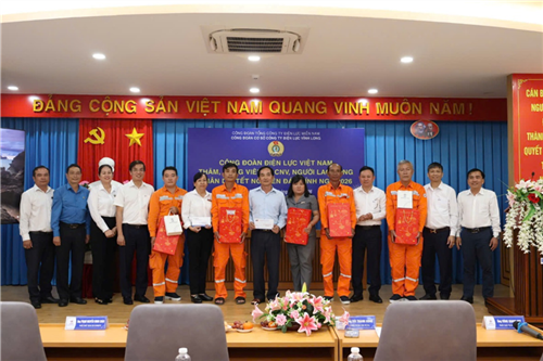 Công đoàn Điện lực Việt Nam mang Xuân ấm áp đến người lao động Công ty Điện lực Vĩnh Long