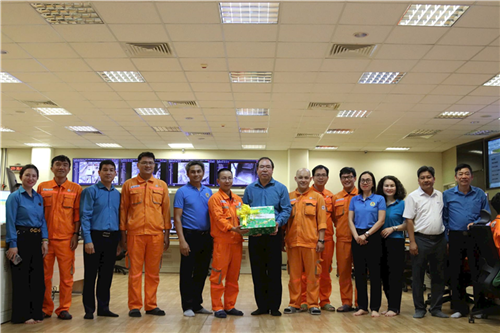 Chủ tịch Công đoàn Điện lực Việt Nam thăm, động viên người lao động Nhà máy Nhiệt điện Vĩnh Tân 4 trước cao điểm mùa khô