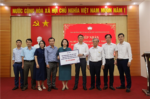 Tập đoàn Điện lực Việt Nam ủng hộ tỉnh Quảng Ngãi khắc phục hậu quả bão số 13 Kalmaegi