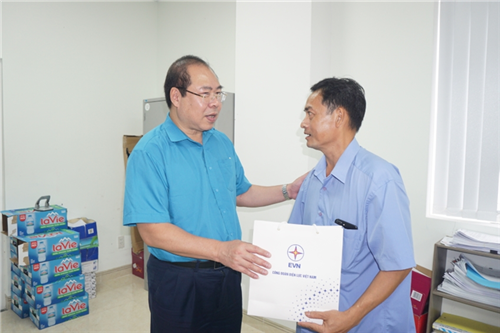 Công đoàn Điện lực Việt Nam, thăm hỏi người lao động tại CĐCS Công ty Điện lực Vĩnh Long