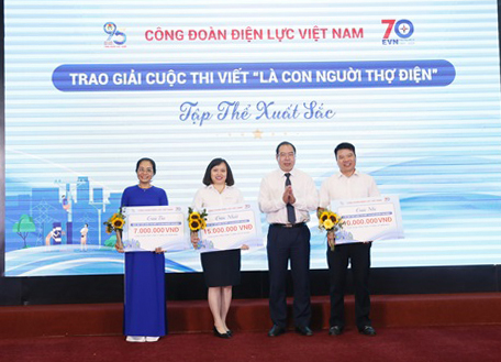 Công đoàn ĐLVN: Trao 64 giải cho 2 thể loại, bao gồm thơ và bài viết cuộc thi viết “Là con người thợ điện”