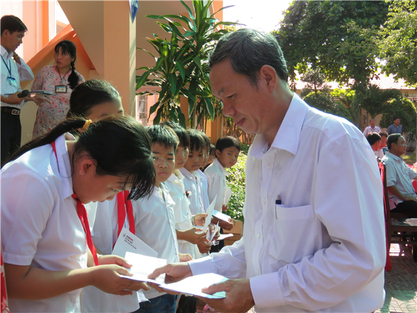 PC Trà Vinh, thực hiện tốt công tác đỡ đầu 02 xã: Đông Hải và Đôn Châu, huyện Duyên Hải tỉnh Trà Vinh