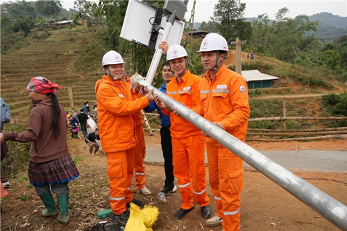 Tuổi trẻ EVNNPC và Công an Thủ đô mang “Hành trình nghĩa tình” đến vùng cao Lào Cai