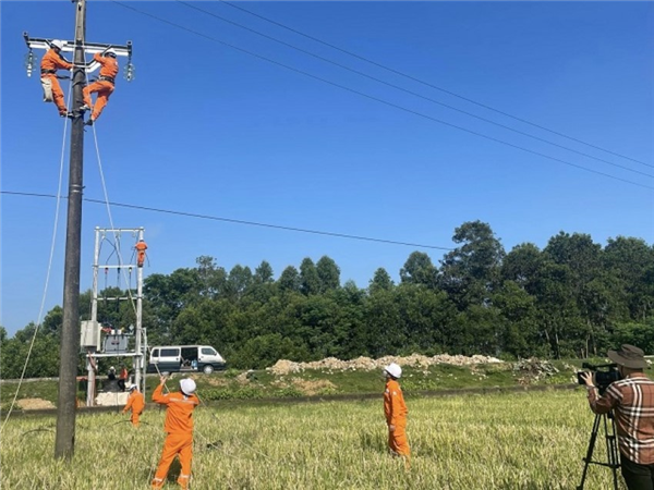 Những nhà báo không chuyên ngành Điện