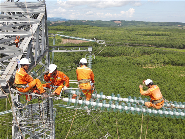 TTĐ Quảng Trị hoàn thành sửa chữa đường dây 500kV trước mùa mưa bão.