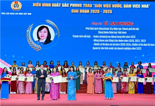 Phó Chủ tịch Công đoàn EVNHANOI được vinh danh tại Lễ trao tặng Giải thưởng “Nữ đoàn viên Công đoàn năng động, sáng tạo, trách nhiệm” lần thứ I, năm 2025