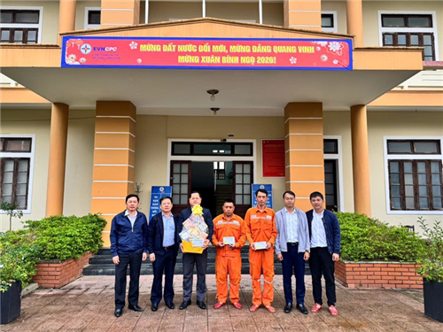 Công đoàn Công ty Điện lực Huế thăm hỏi người lao động nhân dịp Tết nguyên đán Bính Ngọ