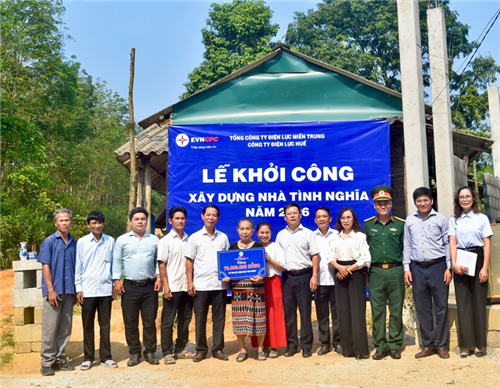 Khởi công xây dựng nhà tình nghĩa cho hộ gia đình có hoàn cảnh đặc biệt khó khăn 