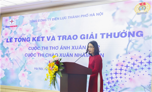 Bà Nguyễn Thị Thúy Hạnh - Phó Chủ tịch Công đoàn Tổng công ty, Trưởng Ban Tổ chức cuộc thi báo cáo tại buổi lễ
