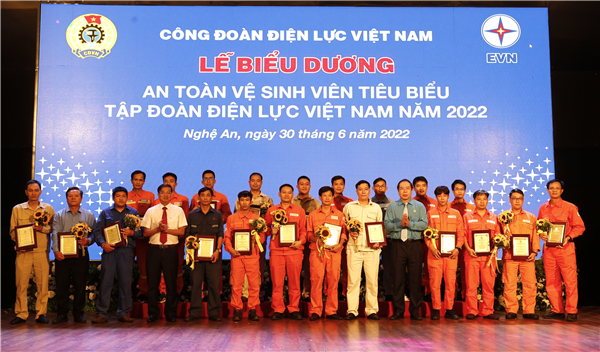 Công đoàn ĐLVN vinh danh và biểu dương các cá nhân an toàn vệ sinh viên tiêu biểu năm 2022.