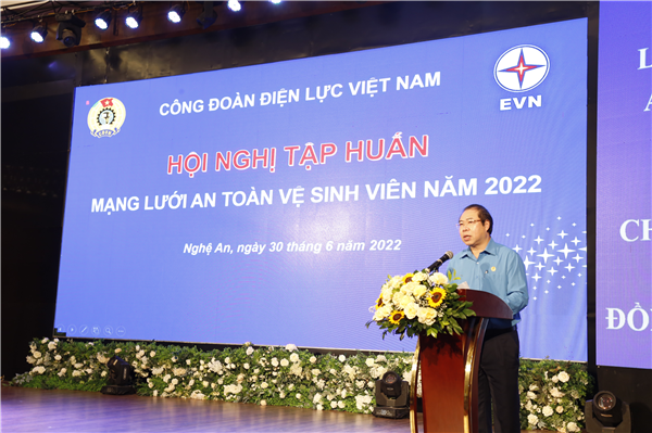 Đồng chí Đỗ Đức Hùng - Ủy viên BCH Tổng Liên đoàn Lao động Việt Nam, Chủ tịch Công đoàn Điện lực Việt Nam phát biểu Khai mạc hội nghị
