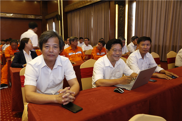 Cán bộ công đoàn và đại biểu ATVSV tại hội nghị