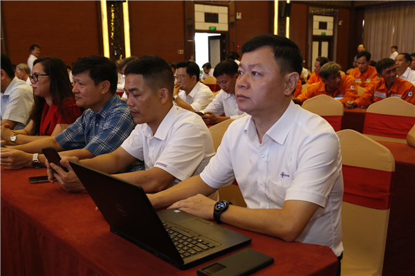 Cán bộ công đoàn và đại biểu ATVSV tại hội nghị