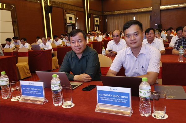 Đại diện lãnh đạo Ban An toàn và Ban KHCN&MT tham dự hội nghị