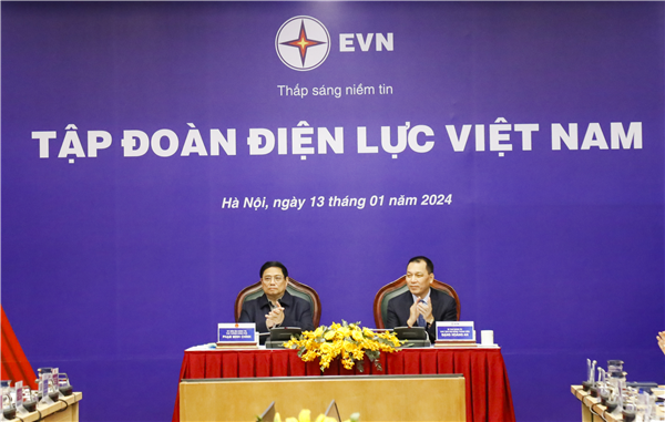 Thủ tướng Chính phủ Phạm Minh Chính và đồng chí Đặng Hoàng An, Chủ tịch Hội đồng thành viên EVN chủ trì buổi làm việc