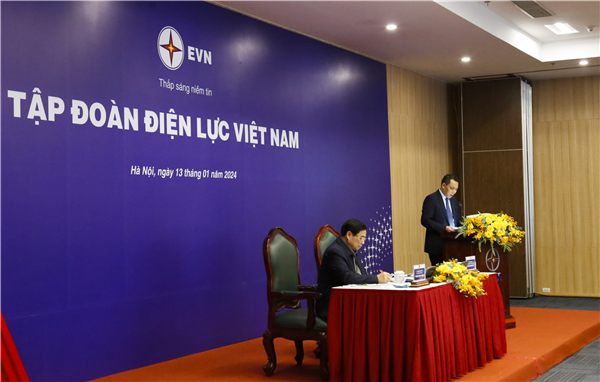 Đồng chí Đặng Hoàng An, Chủ tịch Hội đồng thành viên EVN báo cáo tại buổi làm việc