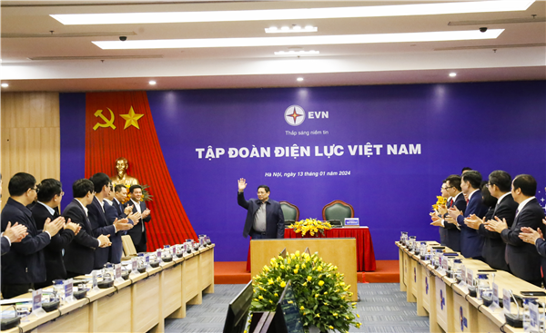 Thủ tướng Chính phủ Phạm Minh Chính chào các đại biểu tham dự buổi làm việc