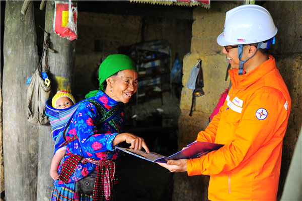 Đến với nhân dân